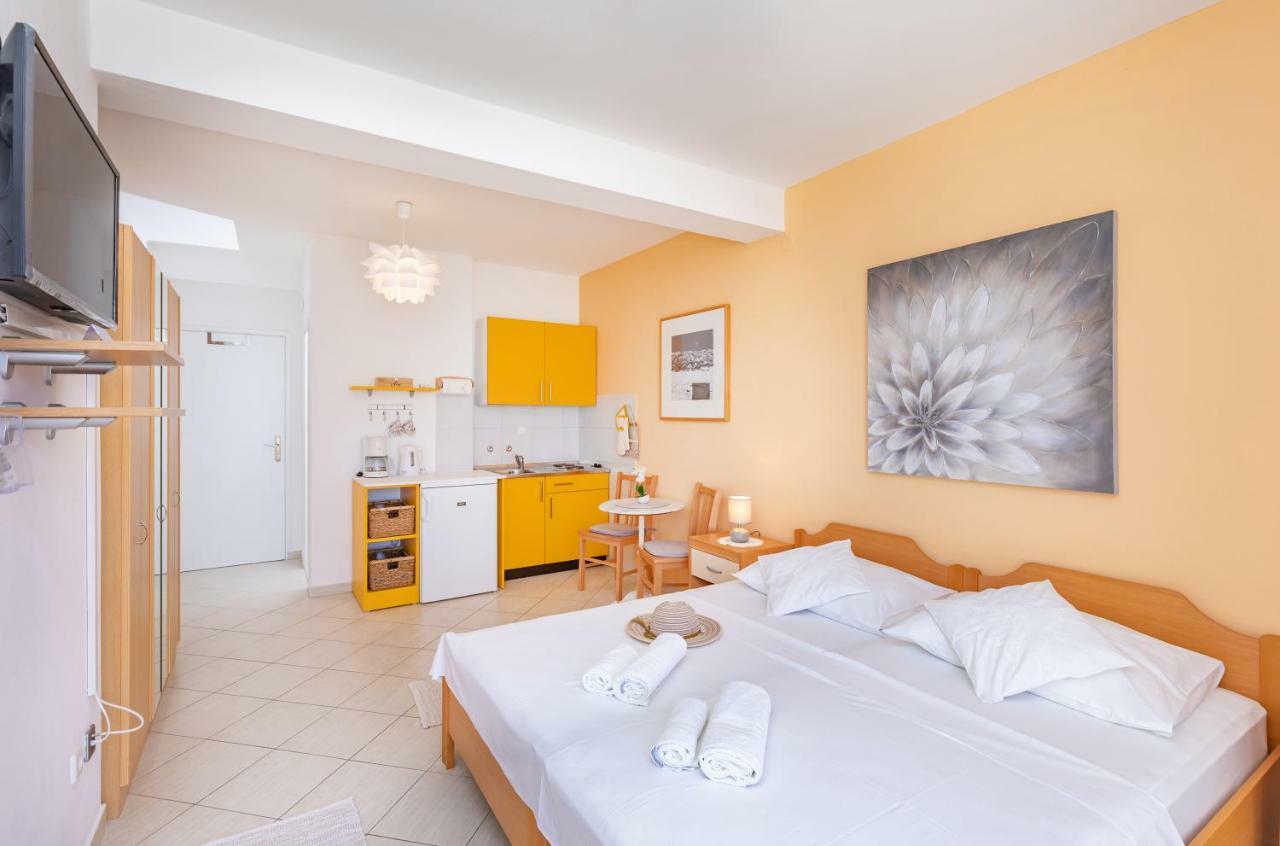 Apartments Mirela Mlini Exterior photo