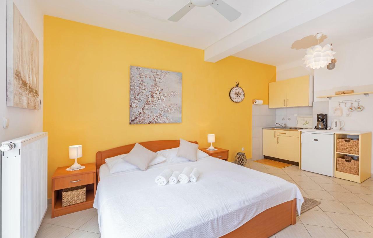 Apartments Mirela Mlini Exterior photo