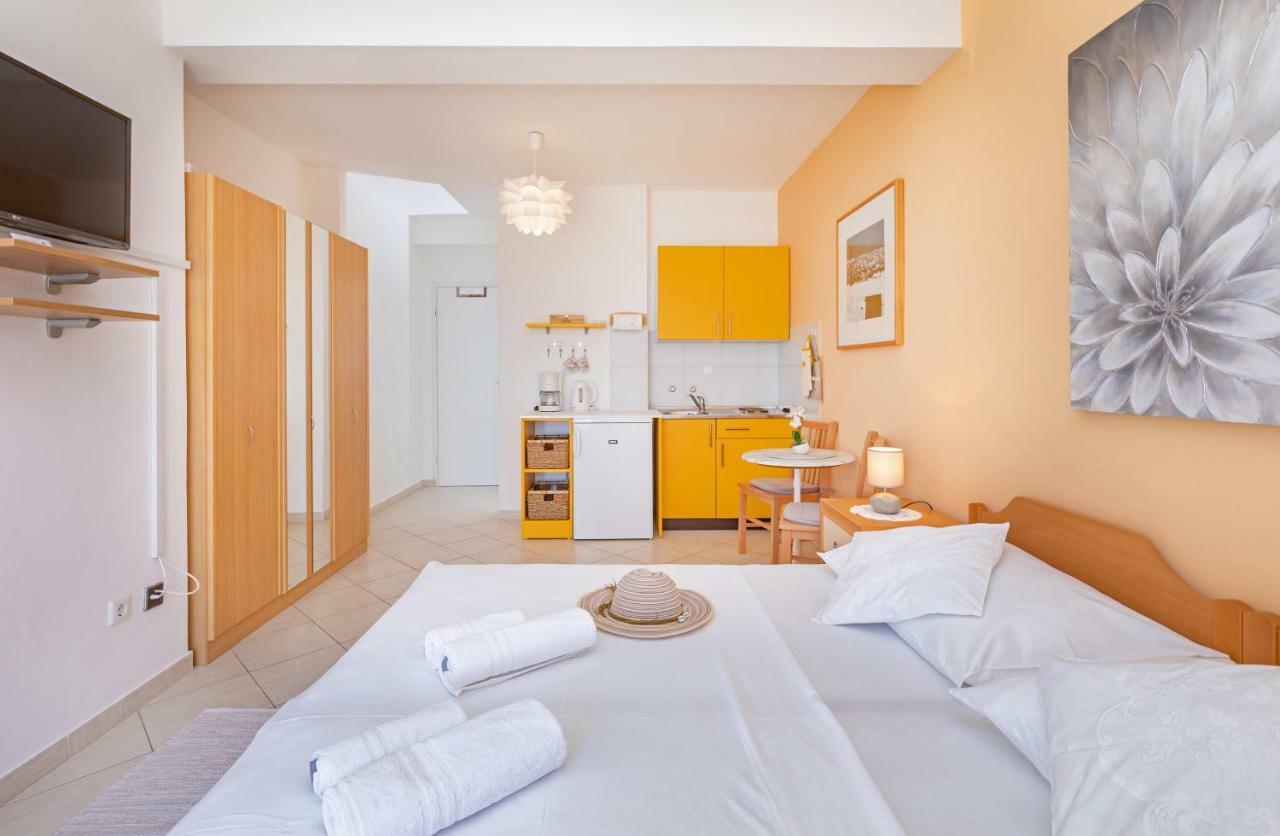 Apartments Mirela Mlini Exterior photo
